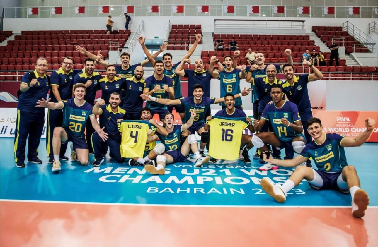 Seleção sub-21 segue invicta no campeonato Mundial e seleção principal aguarda seu adversário para próxima fase. (Foto:CBV)