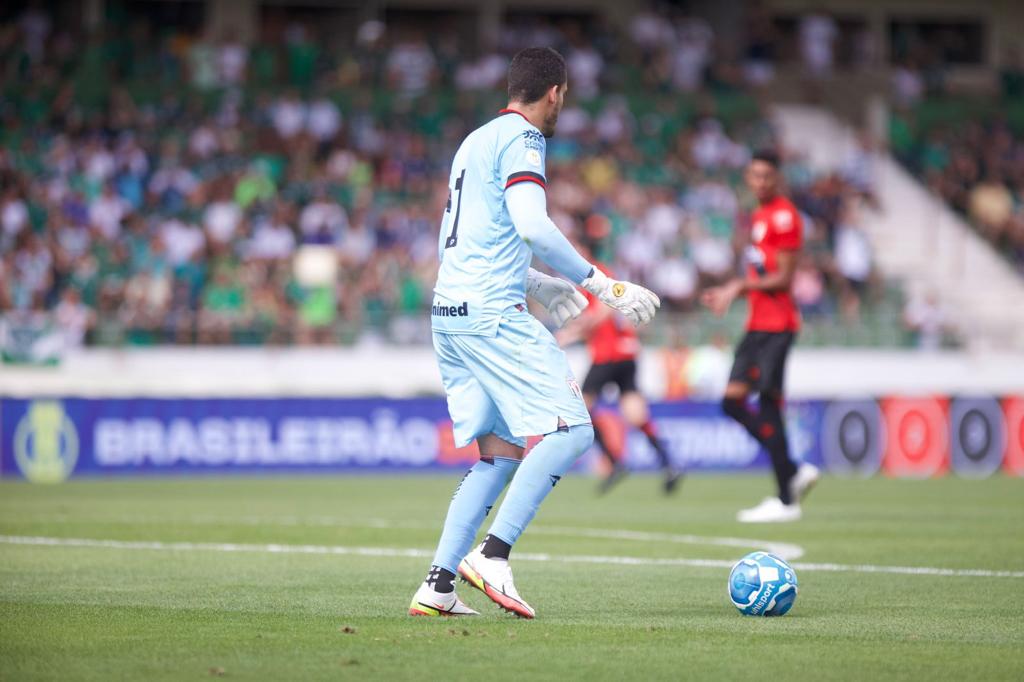 Atual campeão Goiano, Uberto Louzar reencontra Atlético. (Foto:Thomaz Marostegan - Guarani FC)