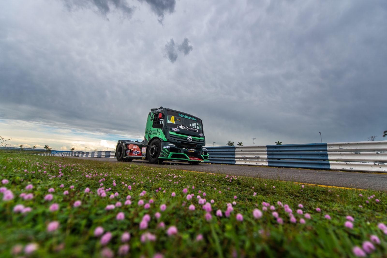 Estarão presentes cinco caminhões e um carro da NASCAR | Foto: Vanderley Soares/Copa Truck