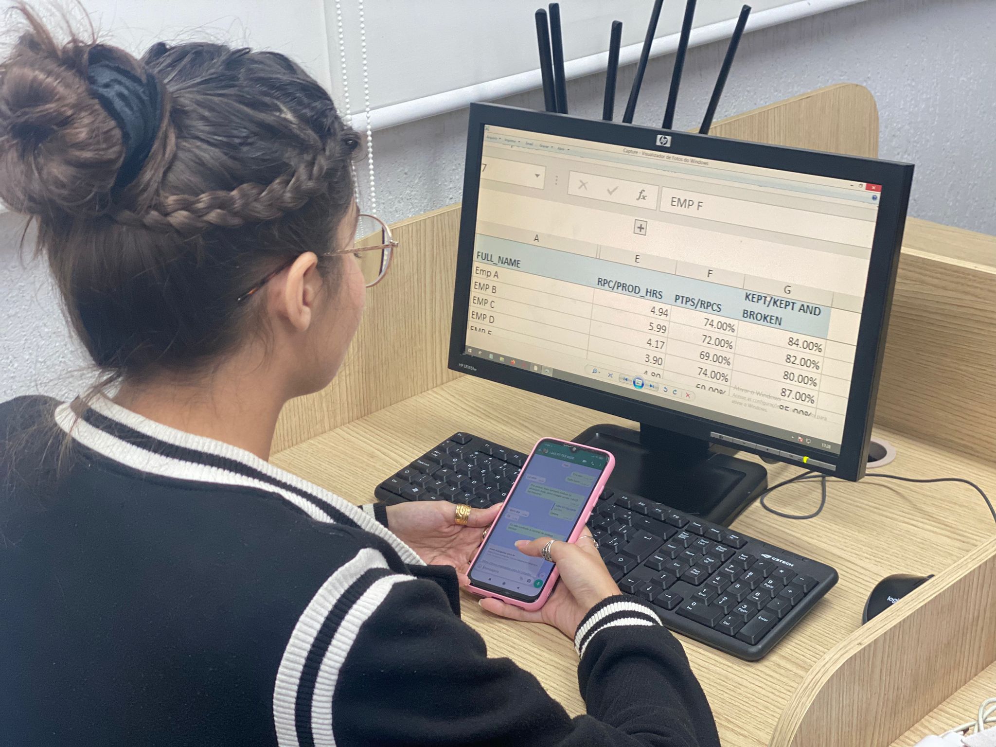 Alguns colaboradores destacam que o uso de celular pessoal deve ser permitido para questões urgentes, principalmente as que envolvam a família | Foto: Wagner Pereira