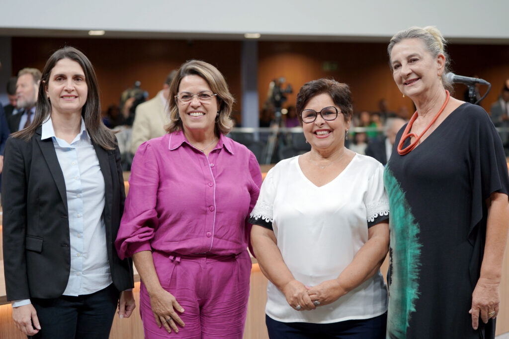 Bia de Lima (PT) e Zeli Fritsche (UB) respondem matéria publicada pelo O Hoje que apontou baixo desempenho feminino na atual legislatura. | Foto: Sérgio Rocha/Alego