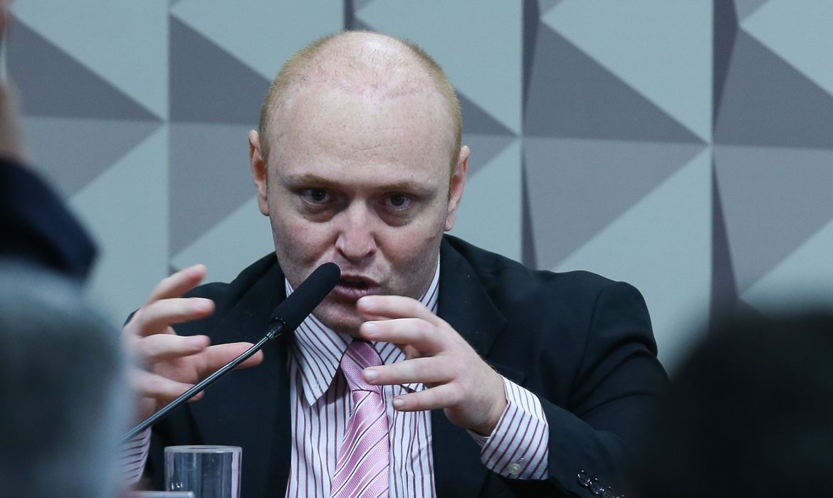 Delgatti relatou que encontrou a deputada Carla Zambelli num posto de gasolina e que ela inseriu um chip num celular "aparentemente novo" | Foto: Lula Marques/ABr