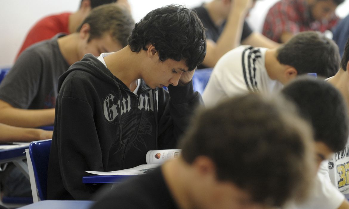 Brasília - Estudantes fazem provas no segundo dia da seleção do Programa de Avaliação Seriada (PAS), que permite o acesso a uma vaga na Universidade de Brasília