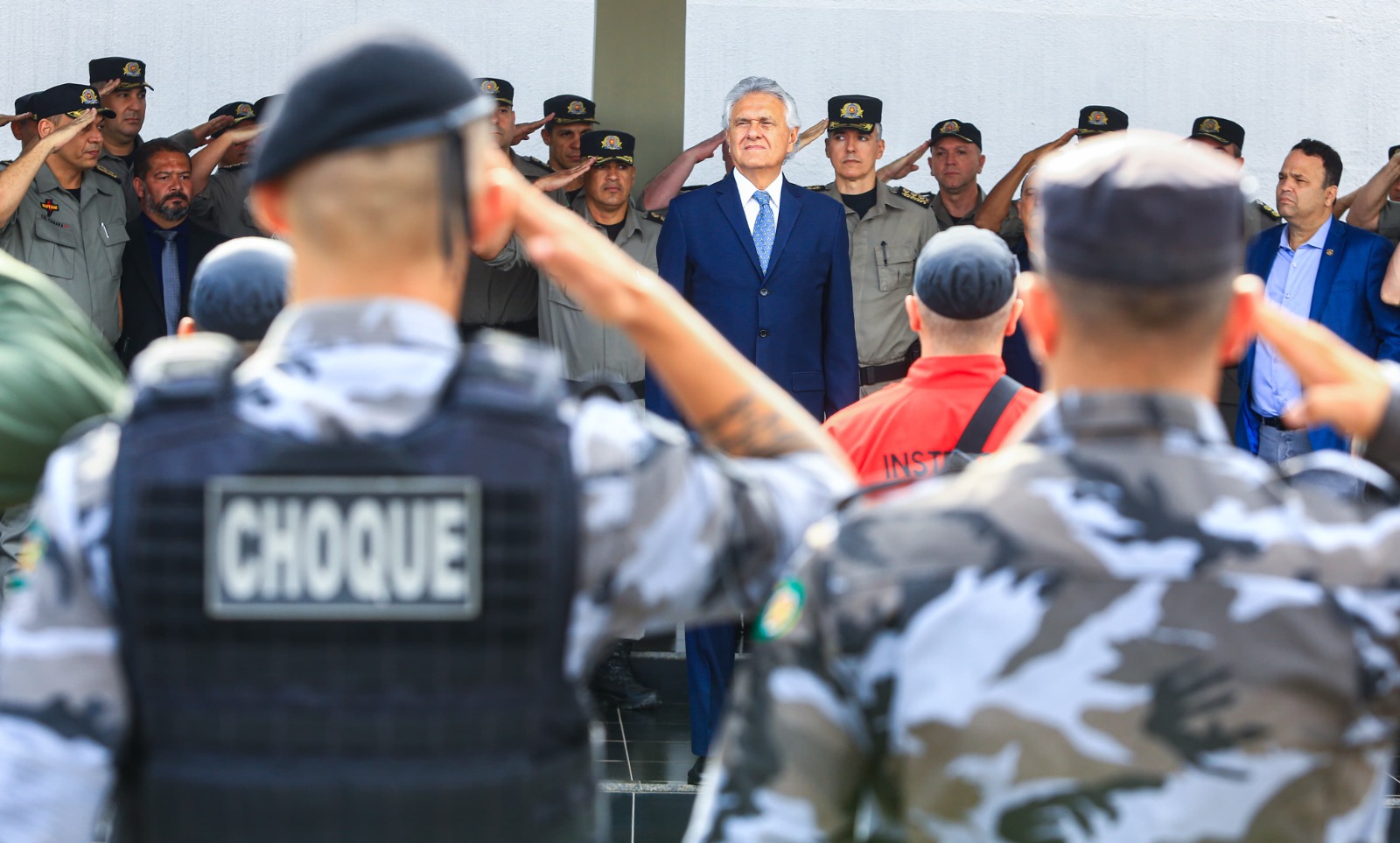 Governador participa de solenidade no Comando Geral da Polícia Militar, com entrega de armas de fabricação alemã para reforçar combate ao crime no estado. | Foto: Secom