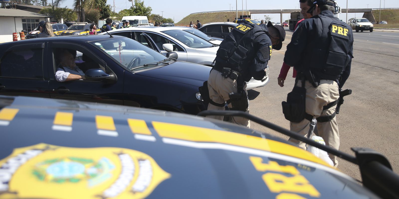 Blitz educativa no posto da Polícia Rodoviária Federal (PRF), localizado na BR 040.