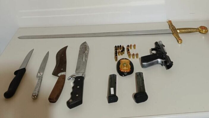 O homem chegou a enviar um vídeo portando uma arma de fogo e dizendo que iria assassinar a sua ex-esposa e os seus filhos | Foto: PCGO