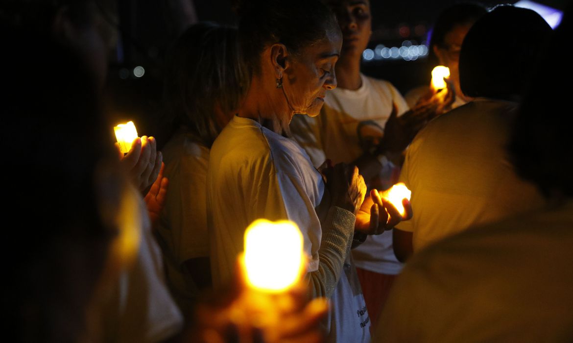 Rio de Janeiro (RJ), 02/09/2023 - Mães de vítimas da violência policial participam de ato simbólico da Anistia Internacional nos 2 mil dias do assassinato de Marielle Franco e Anderson Gomes, na Praça Mauá. Foto: Fernando Frazão/Agência Brasil