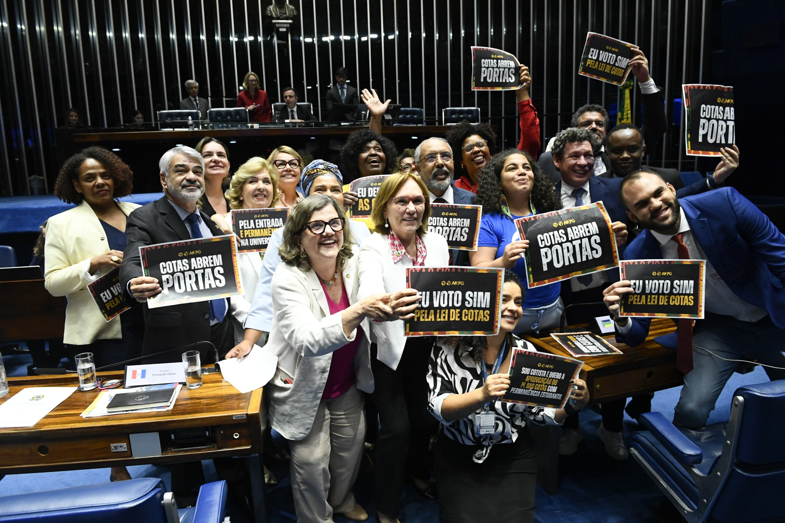Plenário do Senado Federal durante sessão deliberativa ordinária. 

Na ordem do dia, PEC 8/2021, que "altera a Constituição Federal para dispor sobre os pedidos de vista, declaração de inconstitucionalidade e concessão de medidas cautelares nos tribunais". 

Mesa:
deputada Maria do Rosário (PT-RS);
presidente do Senado Federal, senador Rodrigo Pacheco (PSD-MG); 
secretário-geral da Mesa do Senado Federal, Gustavo A. Sabóia Vieira. 

Participam:
senador Humberto Costa (PT-PE); 
senadora Augusta Brito (PT-CE); 
senadora Ivete da Silveira (MDB-SC); 
senadora Teresa Leitão (PT-PE); 
senadora Zenaide Maia (PSD-RN); 
senador Paulo Paim (PT-RS);
presidente da União Nacional dos Estudantes (UNE), Manuella Mirella;
deputada Maria do Rosário (PT-RS)
deputada Dandara (PT-MG);
deputado Reginaldo Lopes (PT-MG); 
deputada Benedita da Silva (PT-RJ);

Foto: Marcos Oliveira/Agência Senado