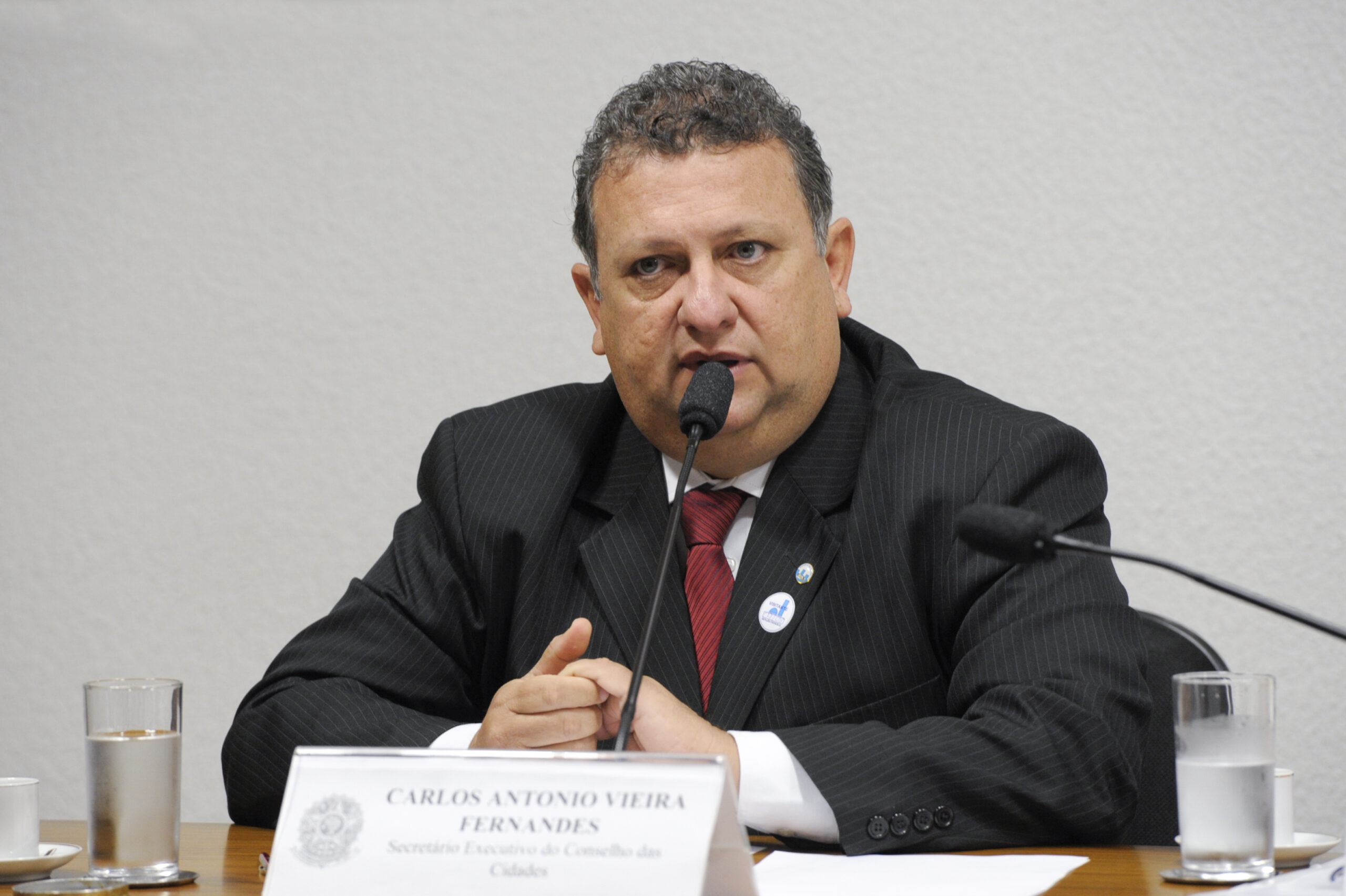 CDH - Pauta: a Comissão de Direitos Humanos e Legislação Participativa (CDH) debate os dez anos do Estatuto da Cidade.

Na mesa:
Secretário Executivo do Conselho das Cidades, Carlos Antonio Vieira Fernandes.