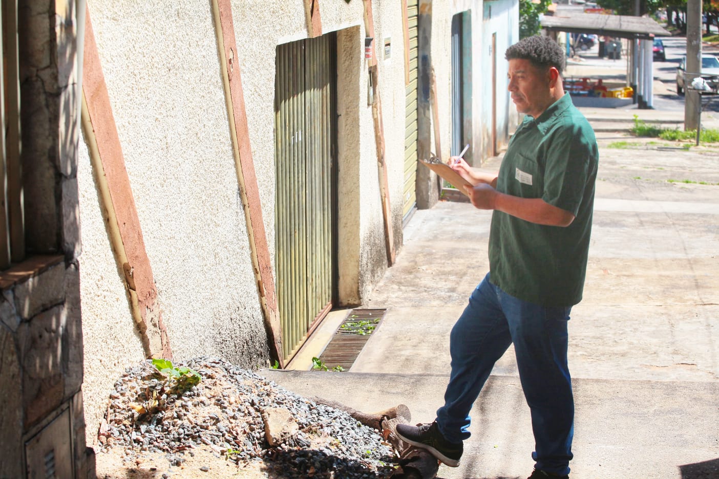 Nesta semana, equipes percorrem ruas da Vila João Vaz, Jardim Novo Mundo, Vila Boa, Capuava, Universitário, Santos Dumont, Faiçalville, Coimbra e Jardim América, orientando população. | Foto: Divulgação
