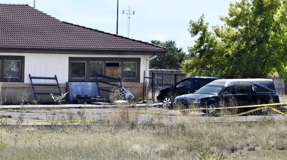 As investigações começaram após vizinhos reclamarem que havia um cheiro ruim vindo do local | Foto: Reprodução