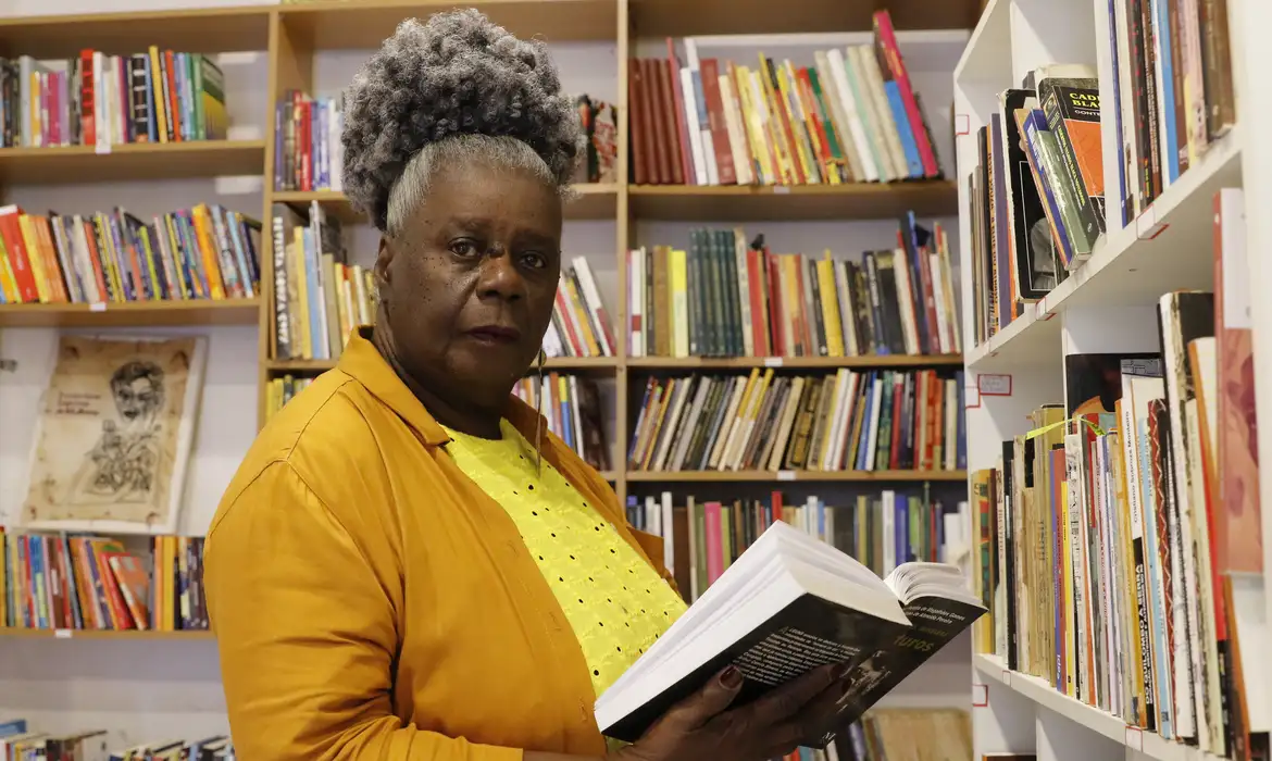 Com obras como "Becos da Memória", "Insubmissas lágrimas de mulheres" e "Olhos d'água", Conceição Evaristo se consagrou como uma referência na literatura contemporânea brasileira | Foto: Agência Brasil