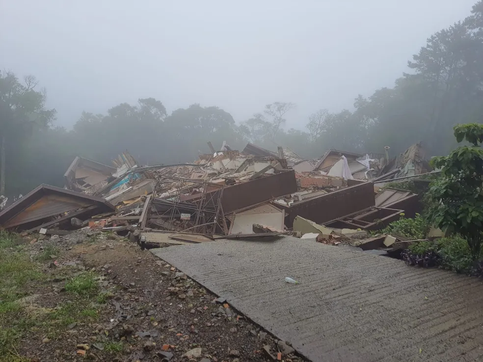 No momento do acidente não havia moradores no local, pois todos já haviam sido desalojados | Foto: Reprodução