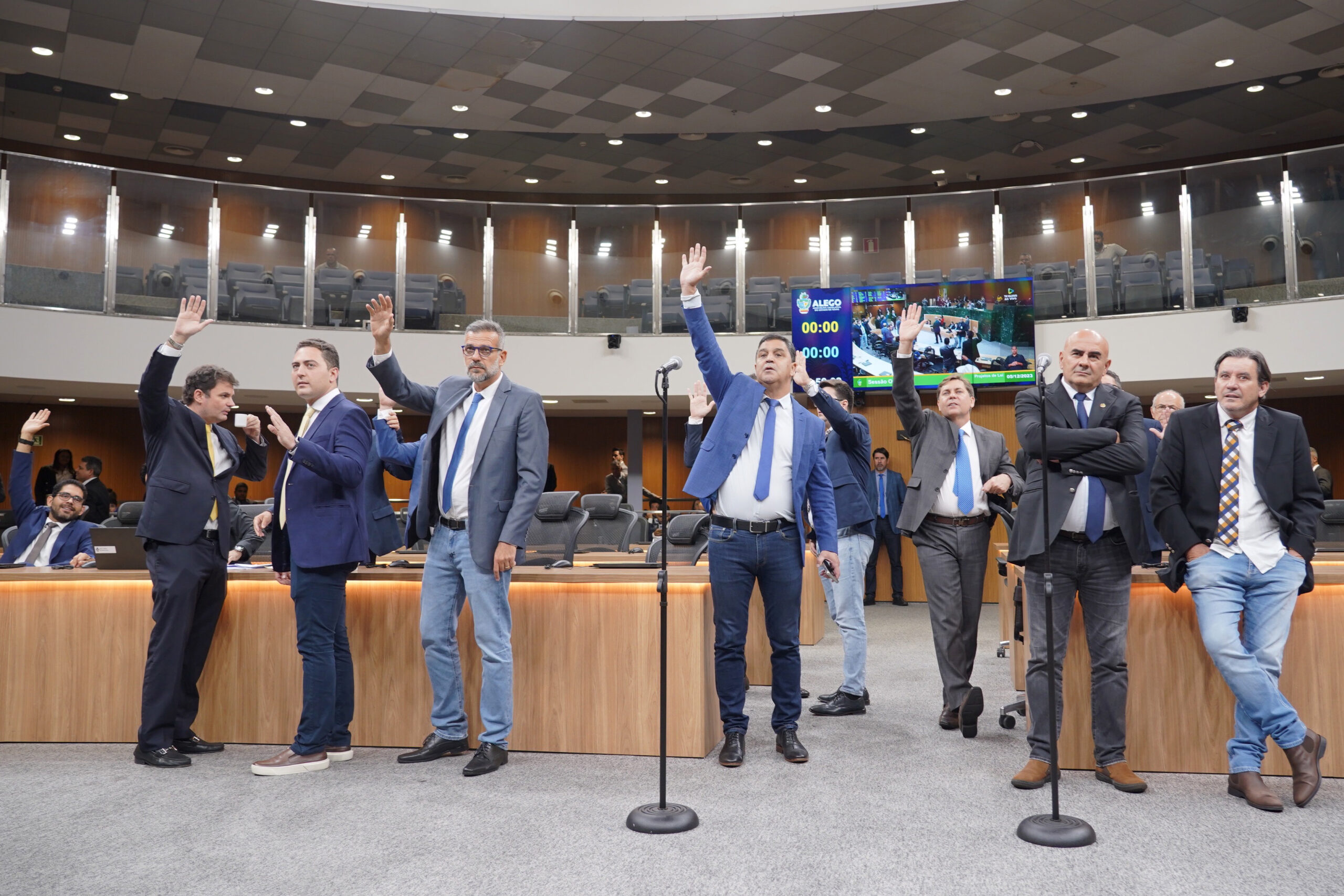 Reajuste, de 17% para 19%, deve passar definitivamente pelo crivo dos deputados nesta quarta-feira | Foto: Hellen Reis/Alego