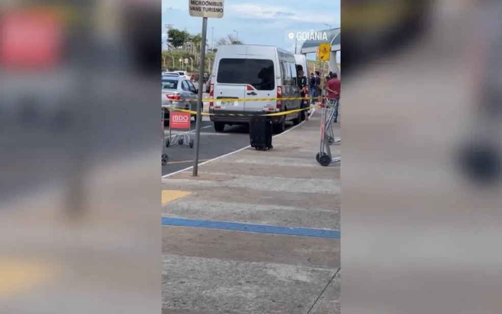 Em casos como esse é adotado um procedimento padrão para malas, mochilas ou itens abandonados no aeroporto | Foto: Reprodução
