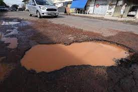 O acidente de trânsito foi causado por um buraco aberto que não estava devidamente sinalizado, em uma via pública de responsabilidade do Poder Público | Foto: Reprodução