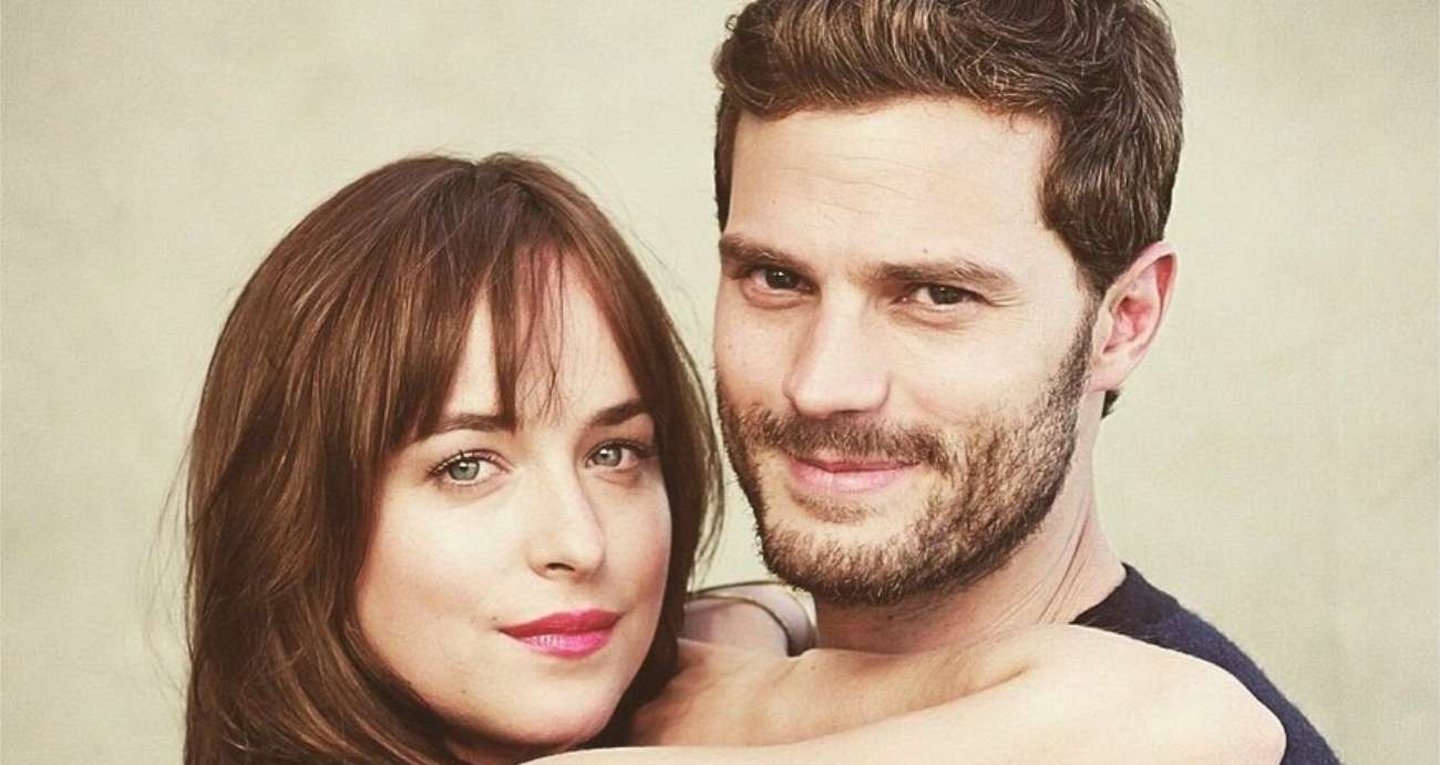 Dakota Johnson e Jamie Dornan interpretam Anastasia Steele e Christian Grey na série de filmes inspirada no romance de E L James, 50 tons de cinza | Foto: reprodução