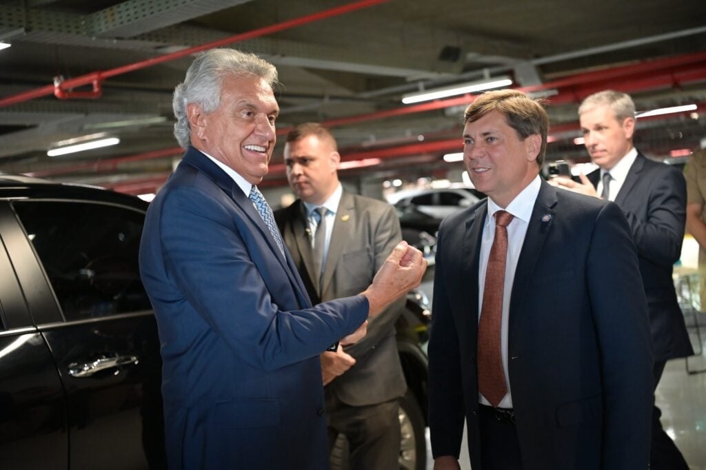 O anúncio, que movimentou os bastidores da política goiana, veio na esteira de uma conversa entre  Bruno e o presidente do Departamento Estadual de Trânsito de Goiás (Detran-GO) e presidente do União Brasil em Goiânia, Delegado Waldir | Foto: Sérgio Rocha