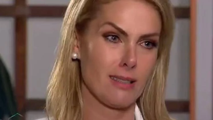 A apresentadora Ana Hickmann acusa o ex-marido Alexandre Correa de ficar 45 minutos em frente à sua residência. Imagem: Record/reprodução