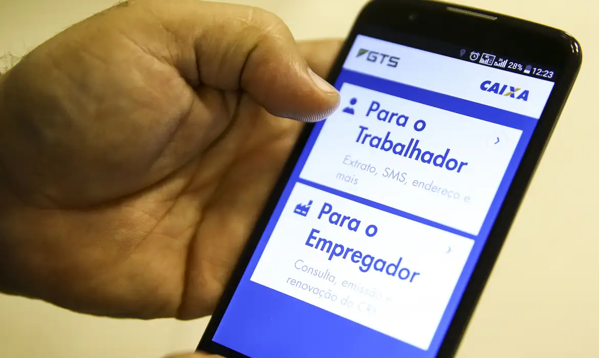 Durante a contratação, o banco informará ao trabalhador o valor da prestação e a capacidade de pagamento com ou sem os depósitos futuros | Foto: Marcelo Camargo/Agência Brasil