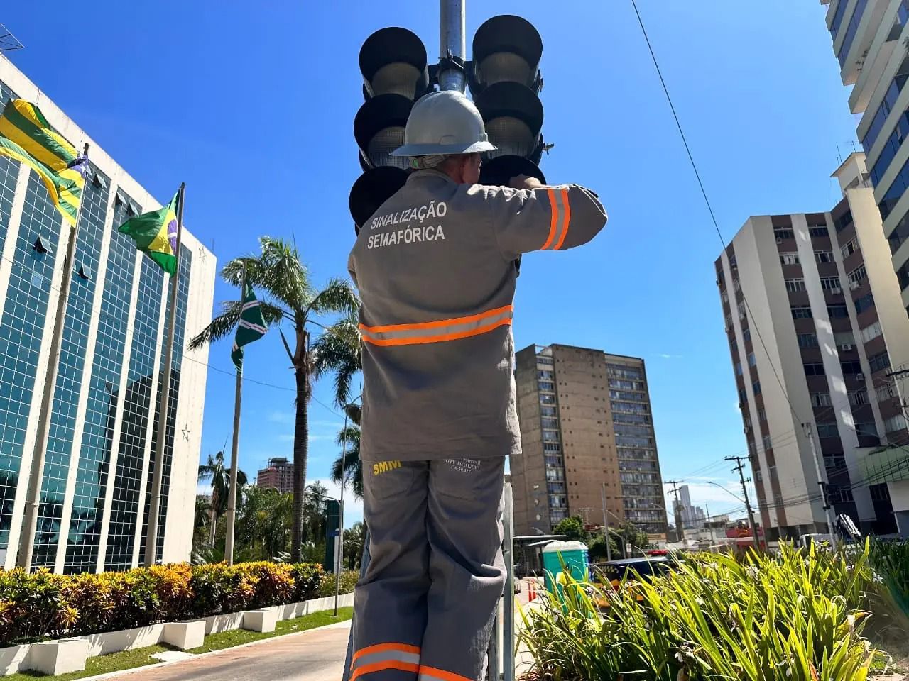 Detectores identificam a presença de veículos, quantidade e tempo entre eles, informações necessárias para determinar o tempo de verde ou vermelho para aquele momento. | Foto: Divulgação