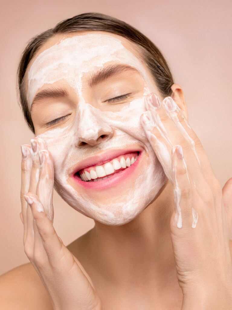 Desvende os produtos de skincare que ajudam a ter uma pele bonita