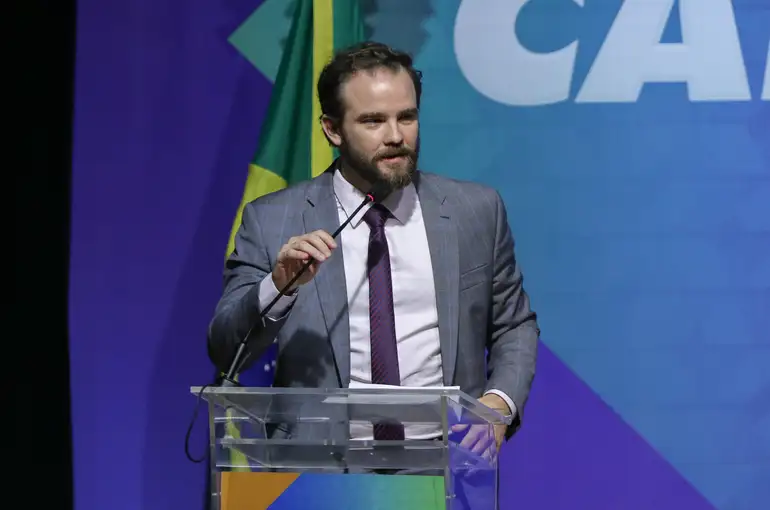 Fazenda sugere tributar fortunas para prevenir desastres climáticos