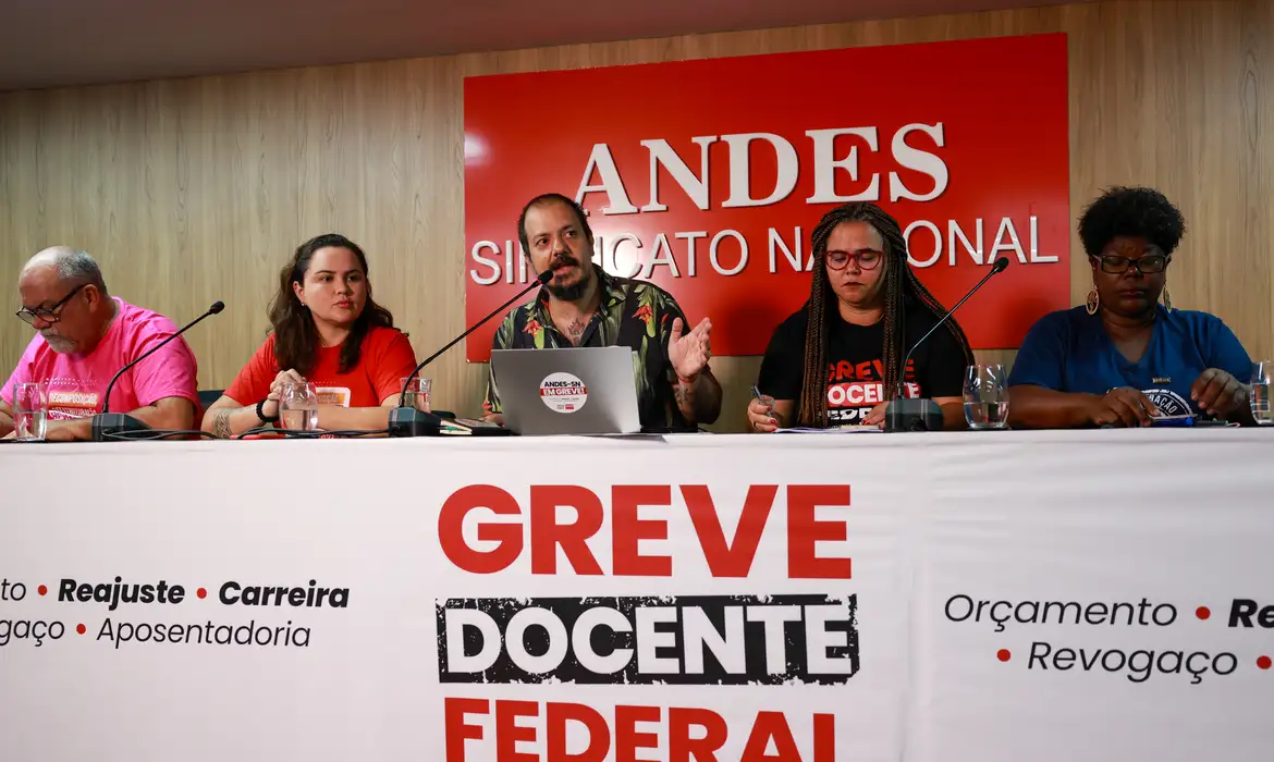 Universidades federais e institutos federais continuam de greve