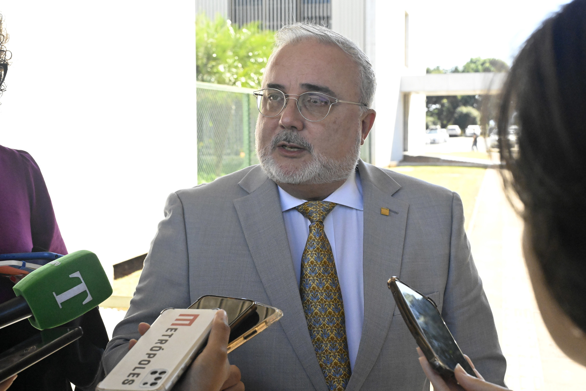 Ex-presidente da Petrobras vai receber salário da estatal por 6 meses