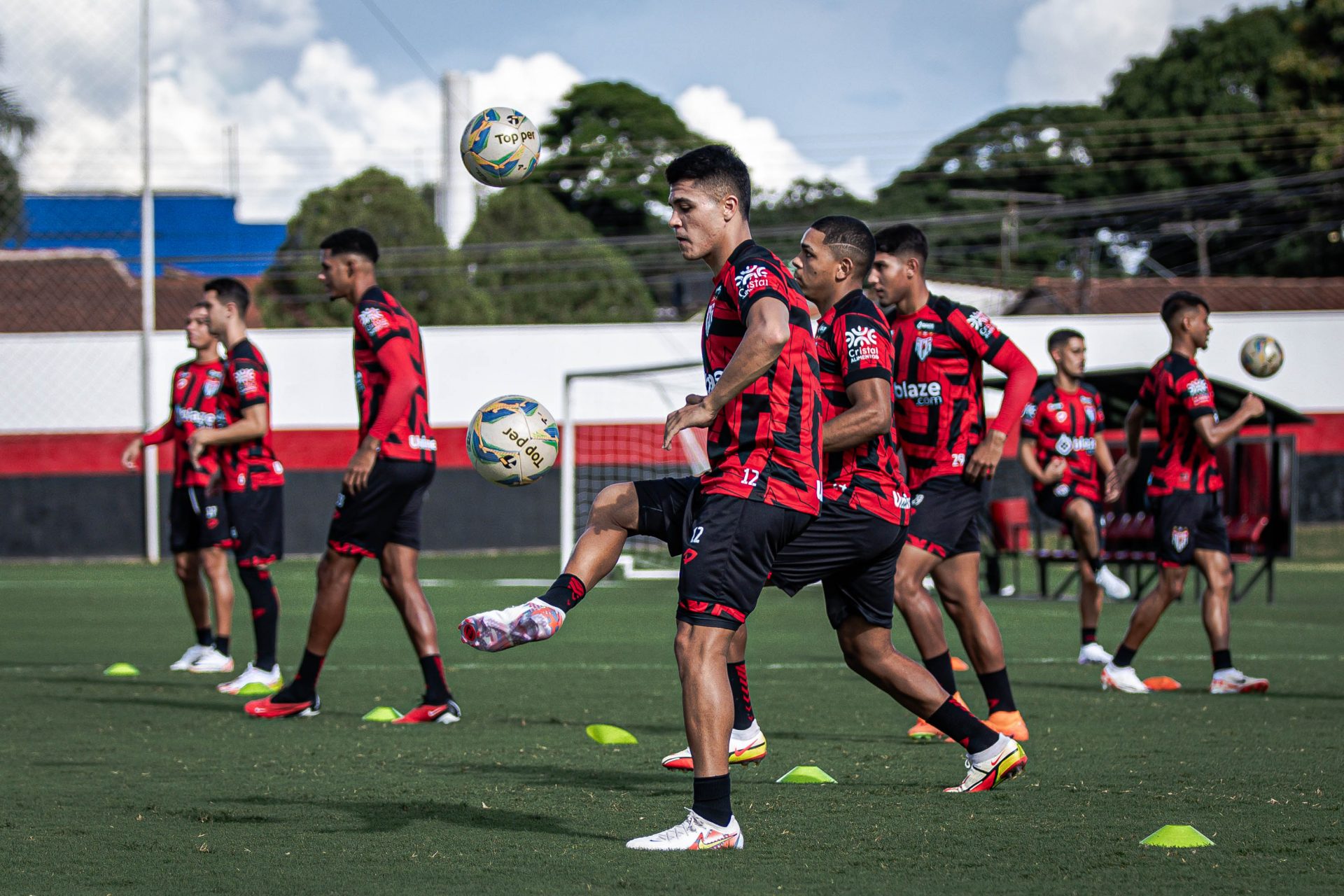 O técnico Jair Ventura afirmou que Atlético tem a responsabilidade de vencer (Foto: Ingryd Oliveira/ACG)