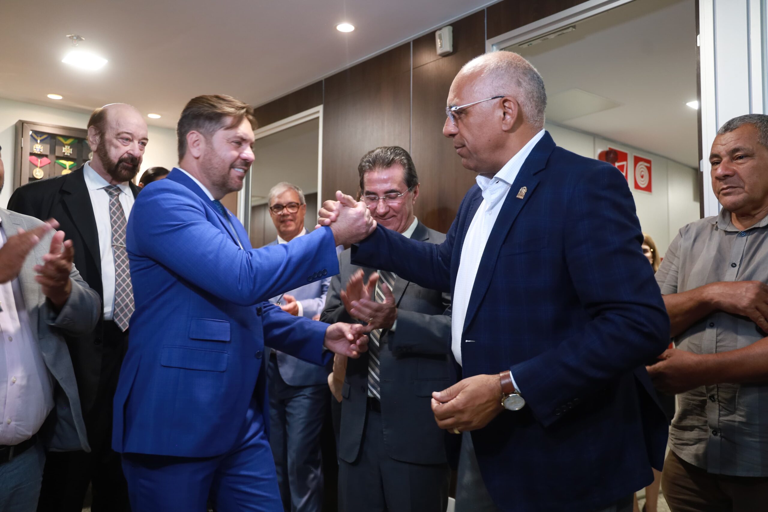 Peixoto deu as boas vindas para Cruz e “agradeceu pela visita” | Foto: Ruber Couto/Alego