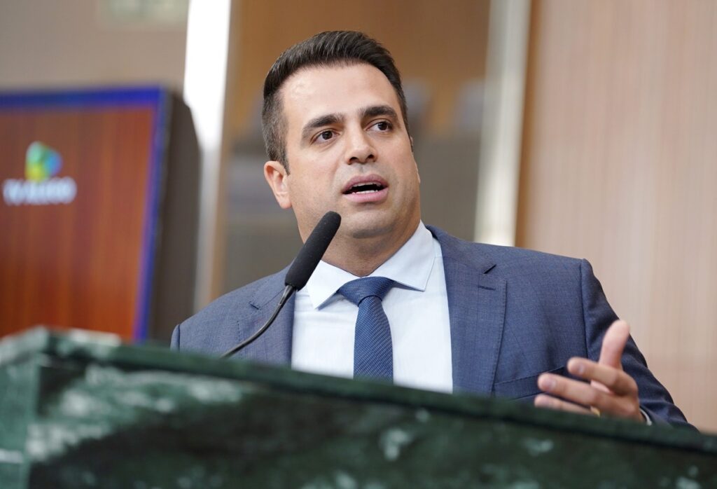 Deputado sugere proibição de condenados por racismo em cargos públicos