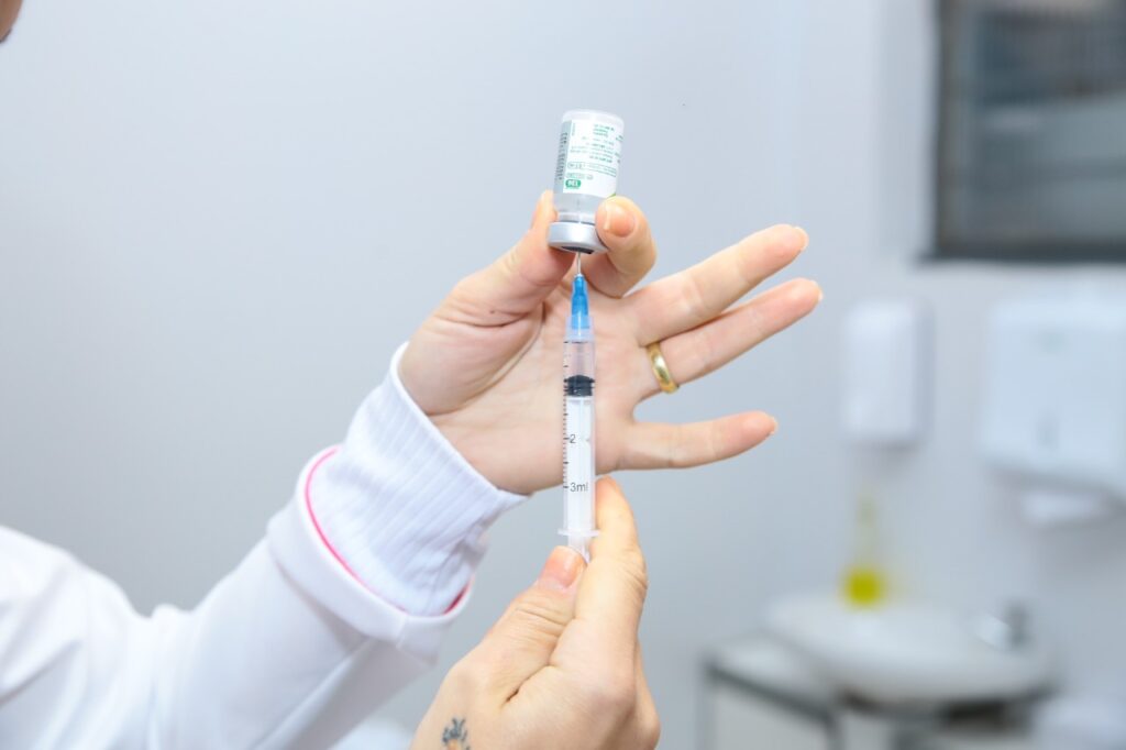 Imunização está disponível em 38 postos. Crianças a partir de seis meses de idade podem ser vacinadas, bem como adultos e idosos | Foto: Ênio Medeiros