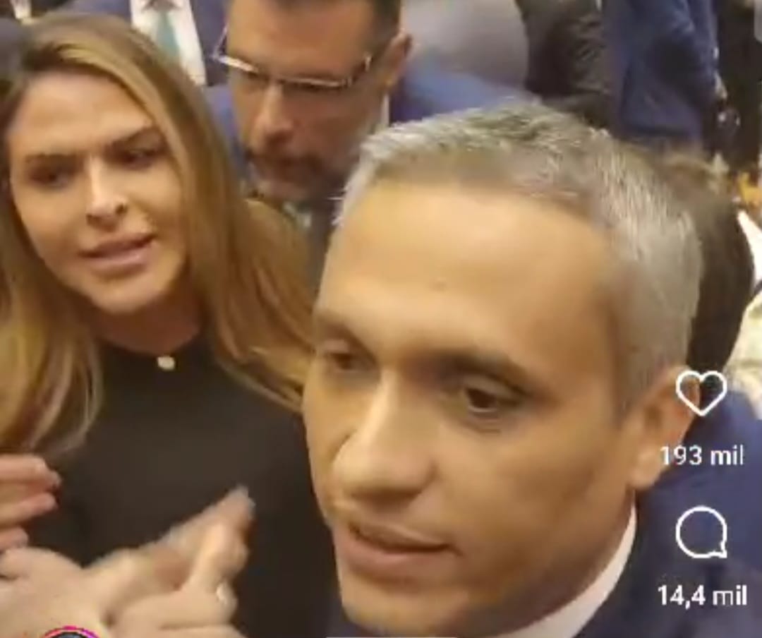 Deputado Gustavo Gayer grava momento em que constrange Silvye Alves