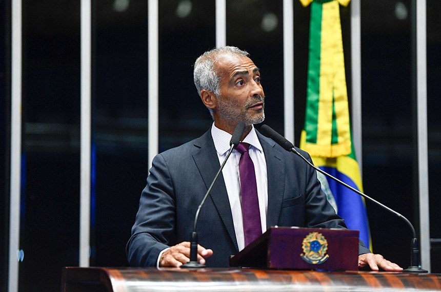 Delator acusa Romário por participar de esquema de corrupção