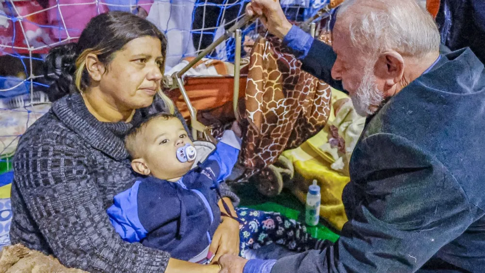 Lula visita abrigo em São Leopoldo, no Rio Grande do Sul