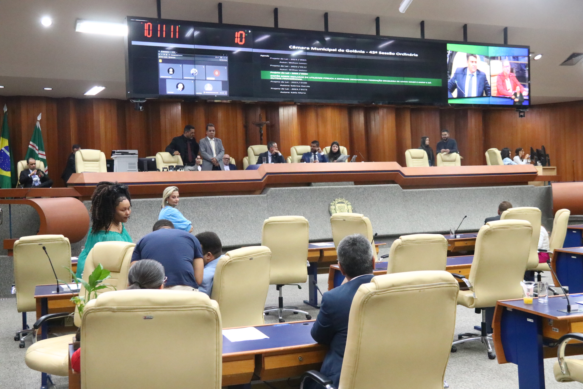 O parlamentar também destacou a alta carga tributária e as dificuldades enfrentadas pelos empresários em Goiânia, questionando a viabilidade e a prioridade do projeto | Foto: Gustavo Moraes Mendes/Câmara de Goiânia