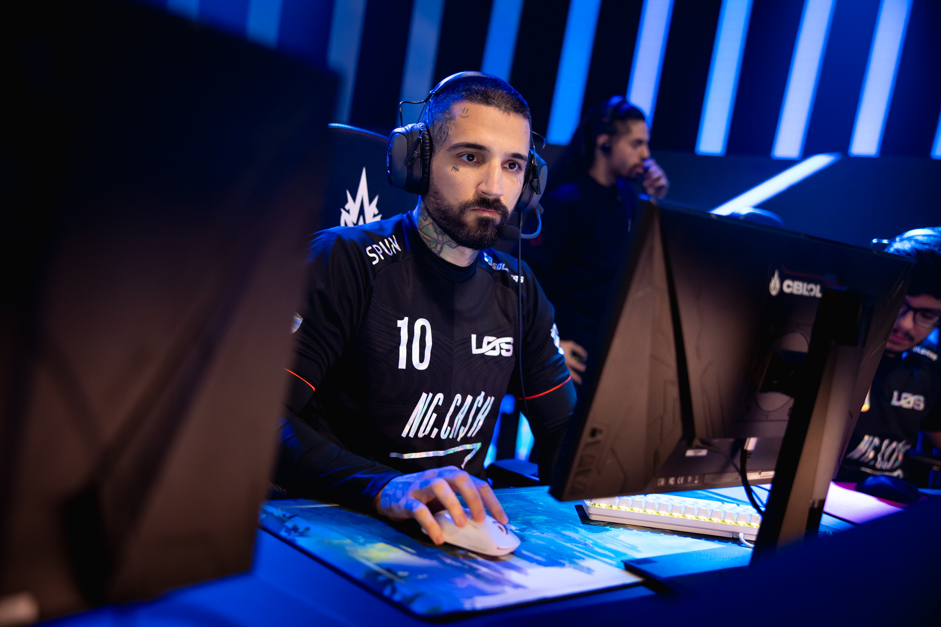 Após 3 anos parado, brTT cumpriu a sua promessa de voltar a competir e hoje estreou no palco do CBLOL.