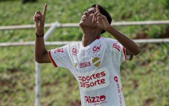 O jogador acertou sua transferência para as categorias de base do Cruzeiro | Foto: Vila Nova