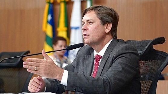 Presidente da Alego comanda cerimônia do ‘Abril Laranja’
