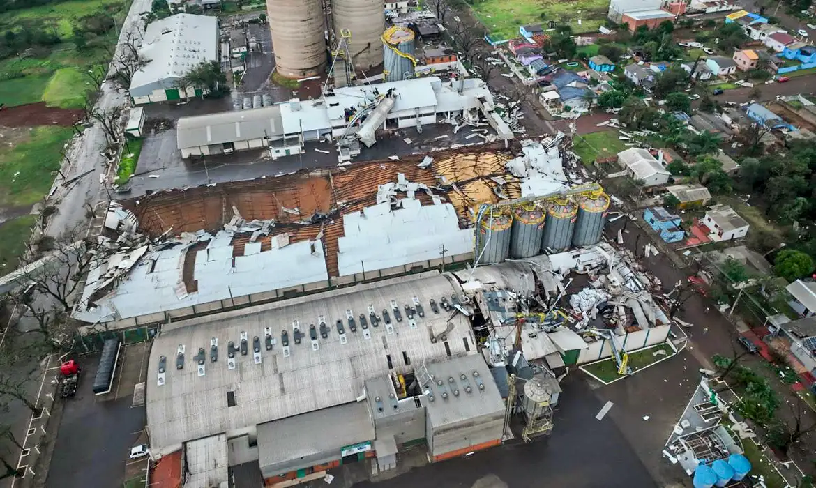 Segundo a Defesa Civil, uma pessoa ficou ferida | Foto: Casa Civil RS/Divulgação