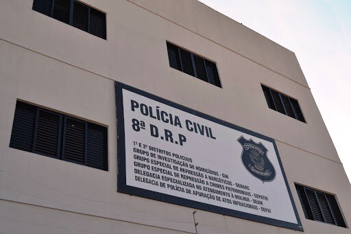 Suspeito é preso por agredir ex com chutes, socos e pontapés