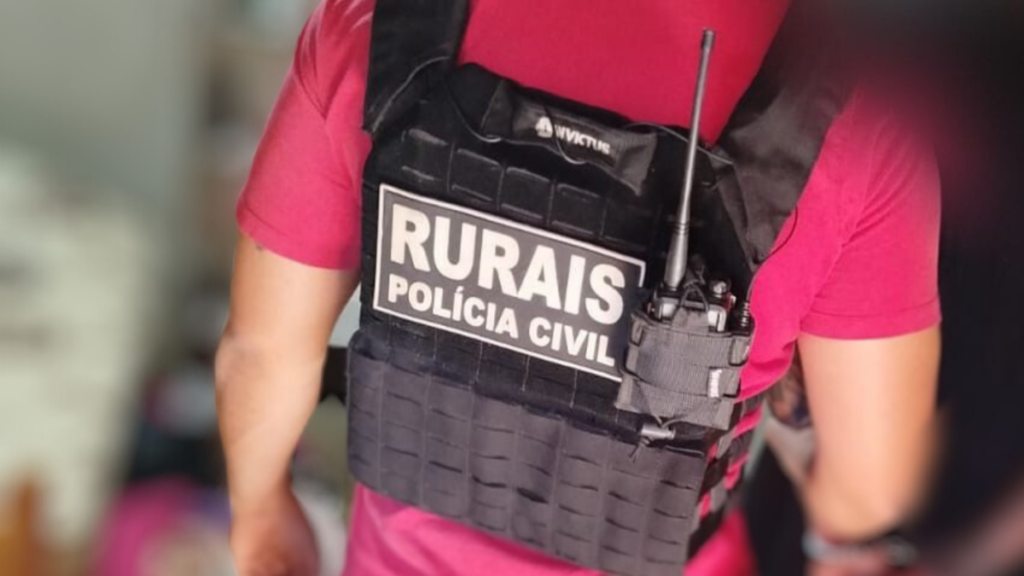 Delegado flagra suspeito vendendo drogas em frente a prédio em Goiânia