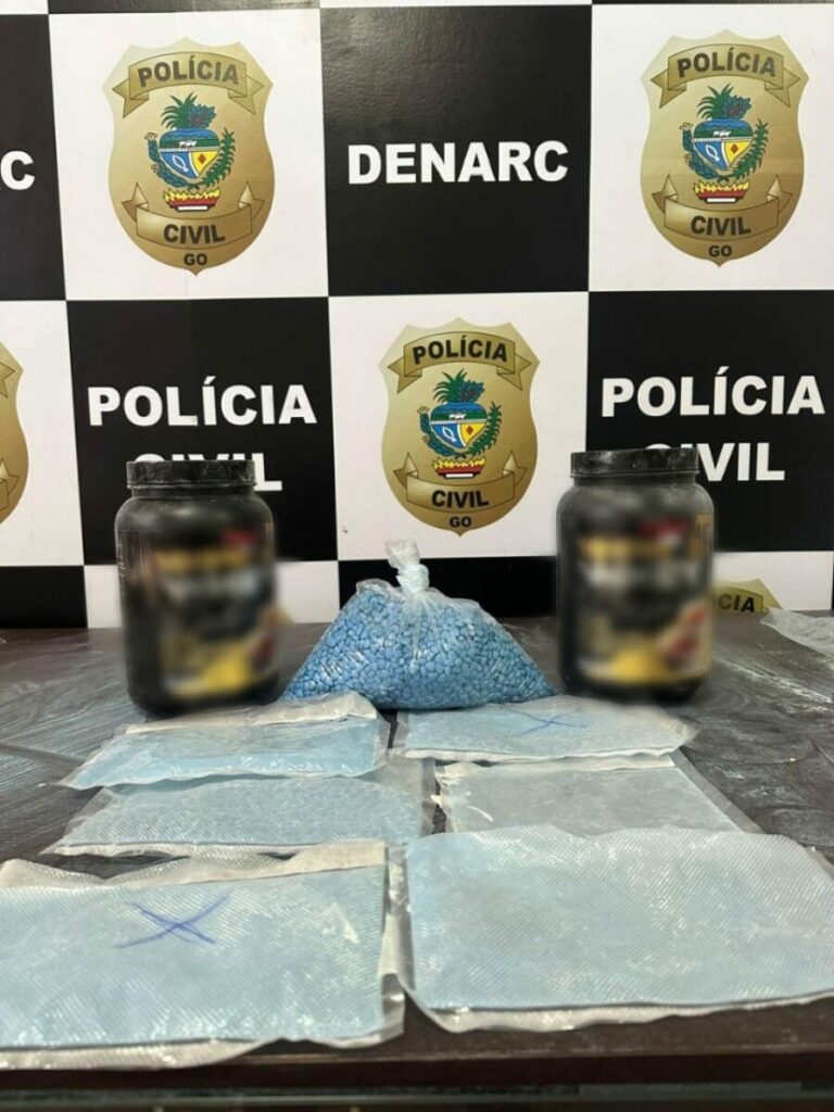Suspeito é preso com R$ 1 milhão em drogas escondidas em latas de suplementos