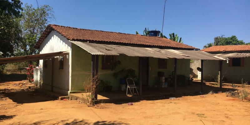 Jovem, criança e outras três pessoas são baleadas dentro de casa em Bela Vista de Goiás (Foto: Paula Resende)