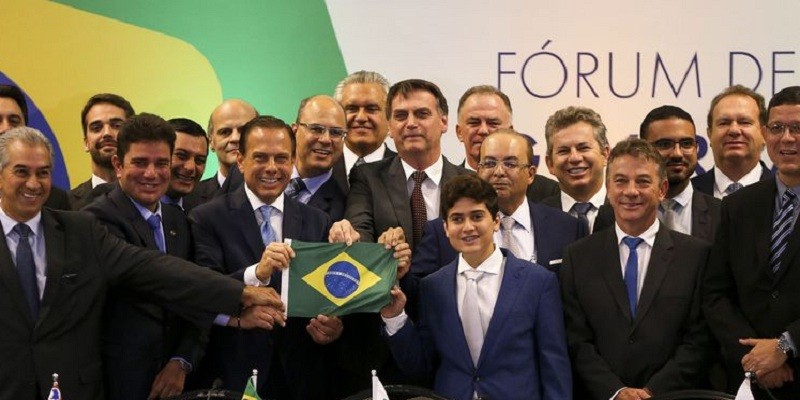 Presidente eleito, Jair Bolsonaro posa com governadores eleitos e reeleitos  (Foto: Marcelo Camargo/Agência Brasil)