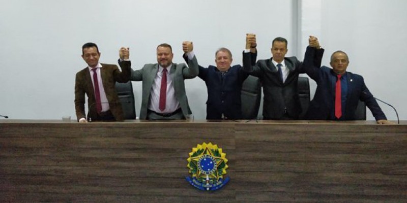 A nova mesa diretora sofreu apenas uma alteração (Foto: Divulgação/Secom Câmara Municipal de Aparecida de Goiânia) 