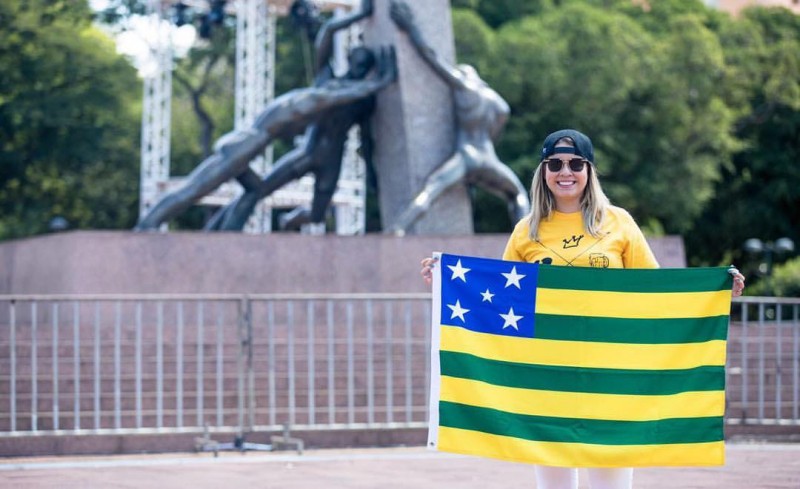 Cantora faz show gratuito na praça Cívica.(Foto: @flaney/Instagram)