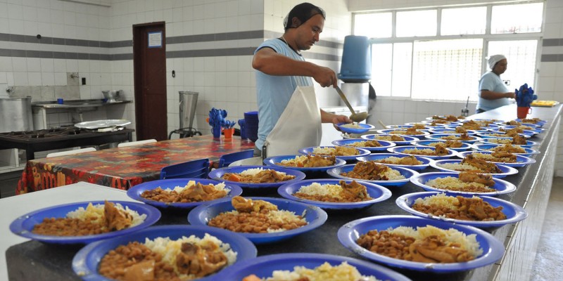 A medida deve garantir mais flexibilidade para os diretores cobrarem alimentos para a merenda escolar