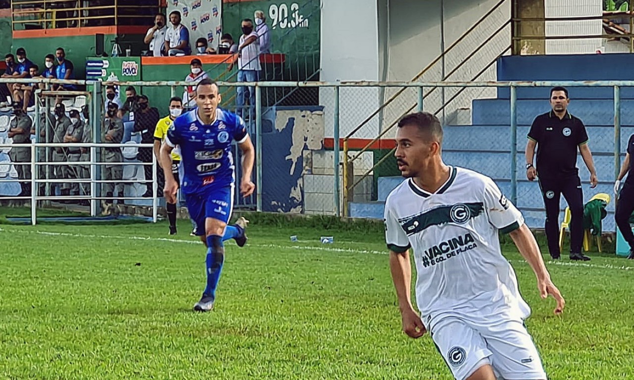 Rodrigues foi uma das novidades na equipe titular esmeraldina e autor da assistência no gol do Goiás diante do Goianésia | foto: Fernando Lima / Goiás EC